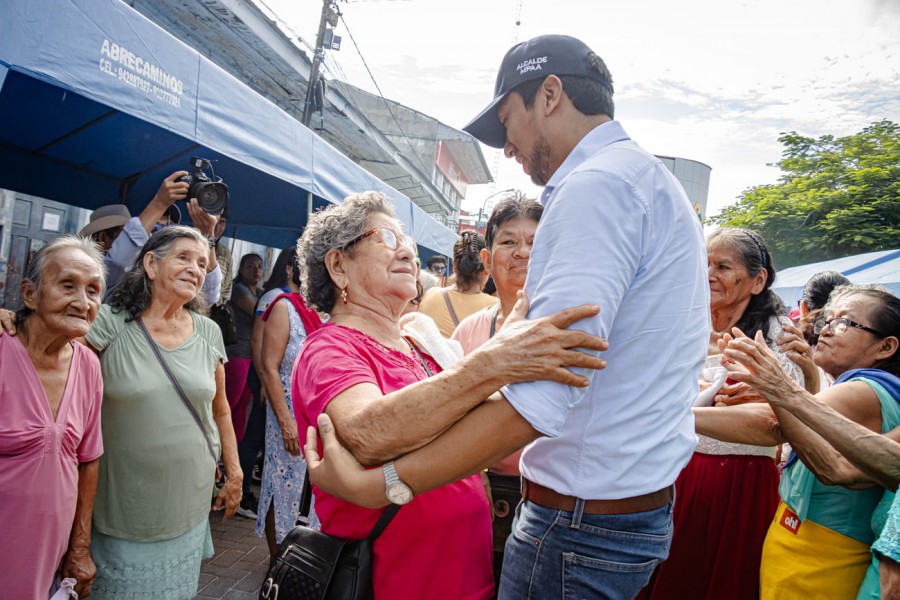 ALCALDE APERTURA FERIA POR EL "D&Iacute;A MUNDIAL DE LA TOMA DE CONCIENCIA DEL ABUSO Y MALTRATO A LAS PERSONAS ADULTAS MAYORES"