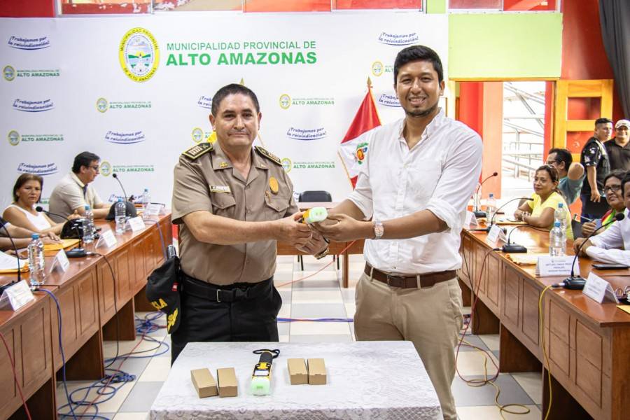 ALCALDE DONA ALCOHOL&Iacute;METROS A COMISAR&Iacute;A DE YURIMAGUAS