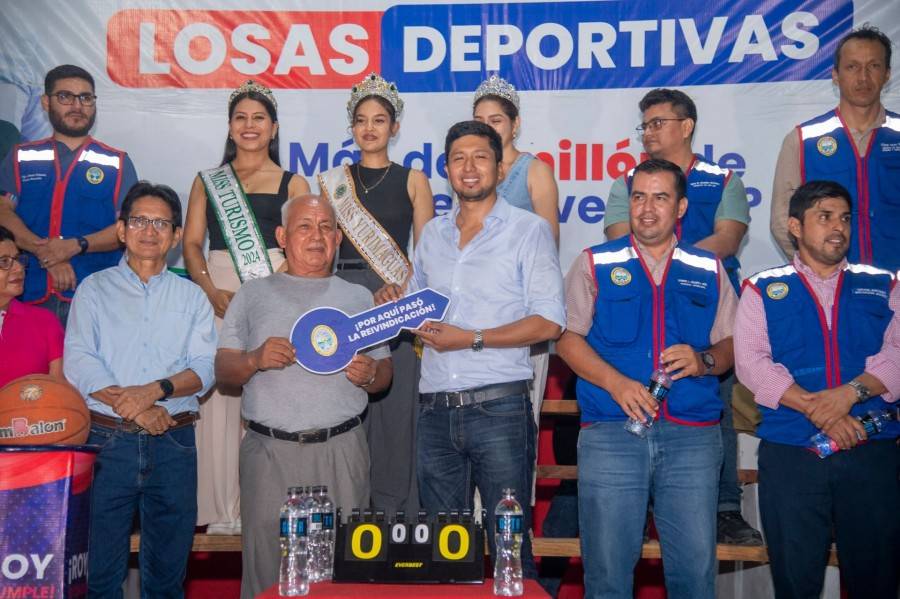 ALCALDE ENTREGA SEGUNDO PAQUETE DE LOSAS DEPORTIVAS REFACCIONADAS