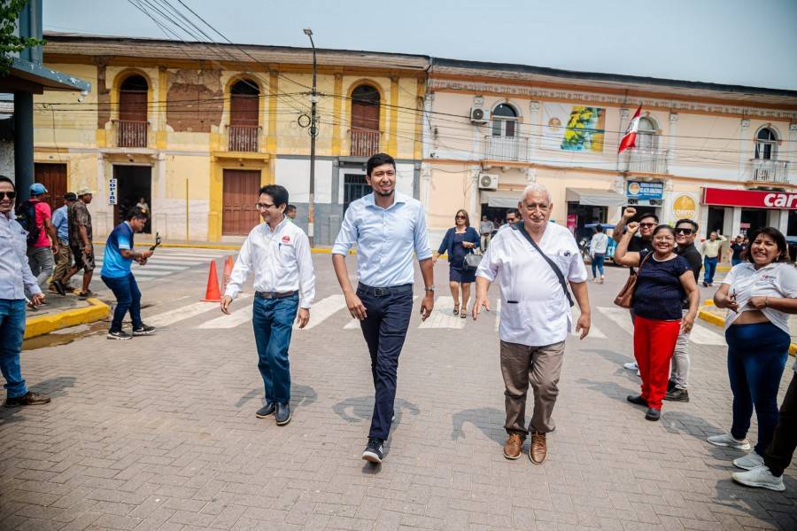 ALCALDE ENTREG&Oacute; 02 AMBULANCIAS DE LA REIVINDICACI&Oacute;N A CENTROS DE SALUD