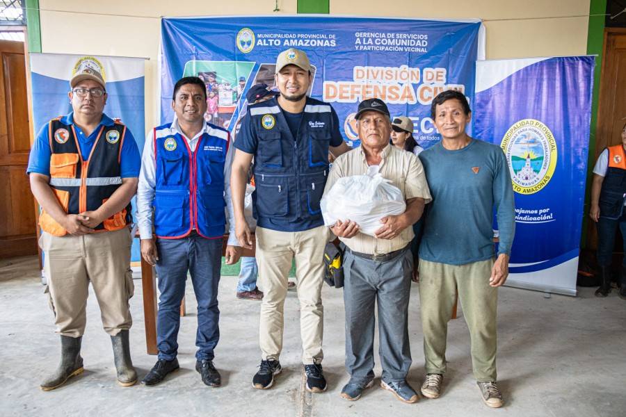 ALCALDE ENTREG&Oacute; KITS DE ALIMENTOS A M&Aacute;S DE 50 FAMILIAS DE LOS AA.HH. BRISAS DEL SHANUSI Y JOS&Eacute; OLAYA