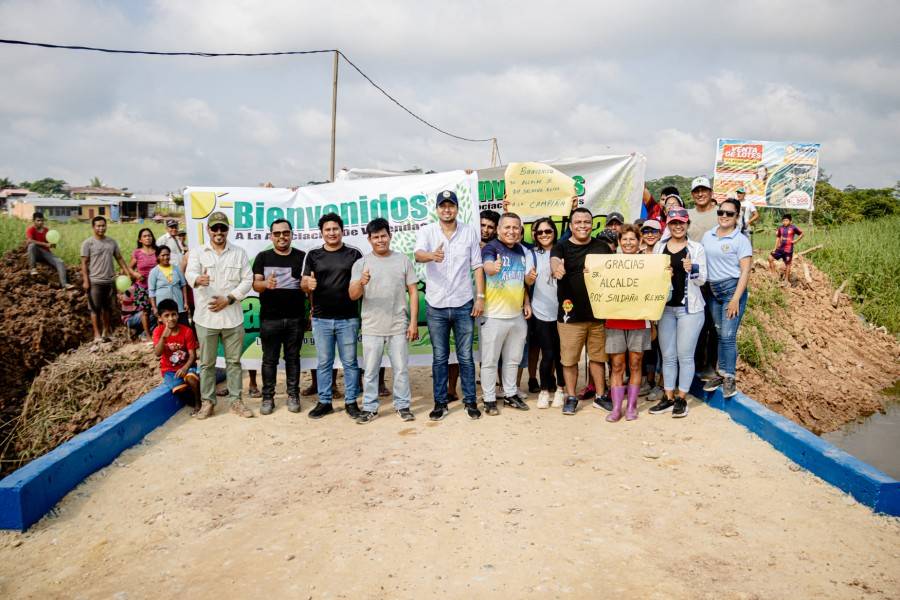 ALCALDE ENTREG&Oacute; PUENTE ALCANTARILLA EN A.H. LA CAMPI&Ntilde;A