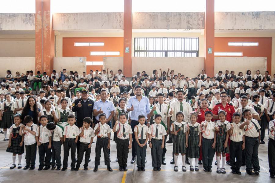 ALCALDE JURAMENT&Oacute; A BRIGADA DE AUTOPROTECCI&Oacute;N ESCOLAR - 2024 DEL COLEGIO MARCELINA L&Oacute;PEZ