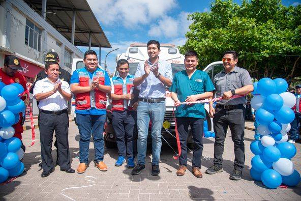 ALCALDE PARTICIPA EN CEREMONIA DE ENTREGA DE AMBULANCIA A SAMU