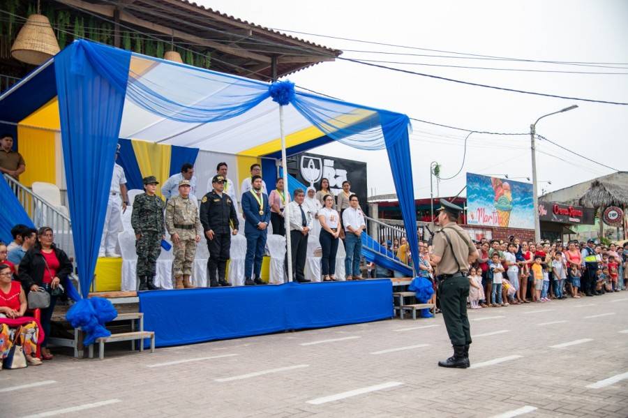 ALCALDE PARTICIPA EN DESFILE POR EL 87 ANIVERSARIO DEL COLEGIO EMBLEM&Aacute;TICO JAUREGUI