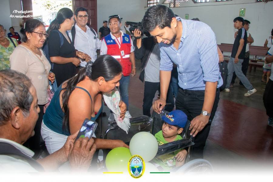 ALCALDE PARTICIP&Oacute; DE ENTREGA DE SILLAS DE RUEDAS A PERSONAS CON DISCAPACIDAD