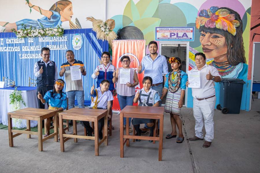 ALCALDE PARTICIP&Oacute; DE PRIMERA ENTREGA DE MOBILIARIO ESCOLAR
