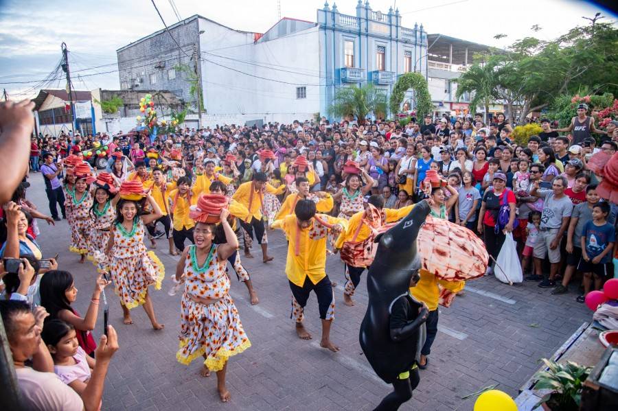 ALCALDE PRESENTE EN EL GRAN CORSO ALEG&Oacute;RICO DEL CARNAVAL DEL ACHIOTE 2024