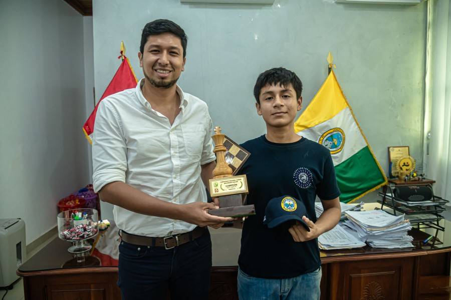 ALCALDE PRESENTE EN I FERIA DE EMPRENDIMIENTO E INNOVACI&Oacute;N UNAAA 2025