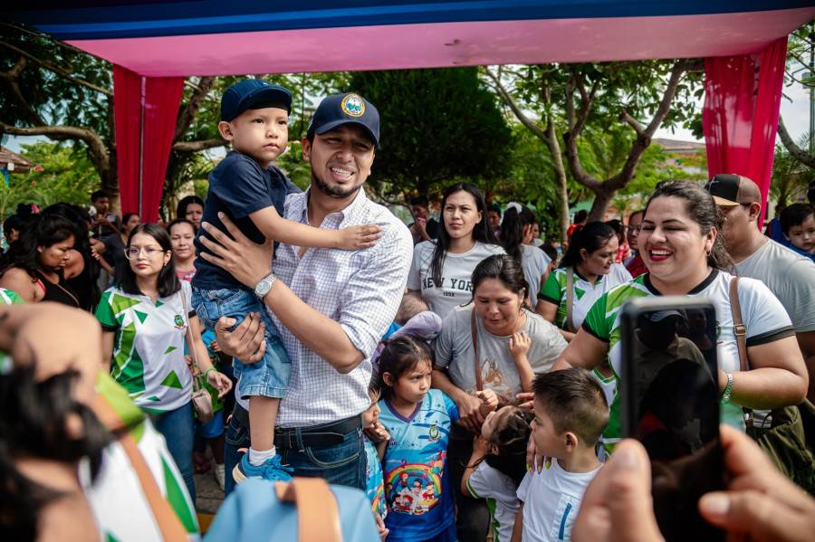 ALCALDE RECIBI&Oacute; VISITA DE ALUMNOS DE ESCUELA &Aacute;RBOL