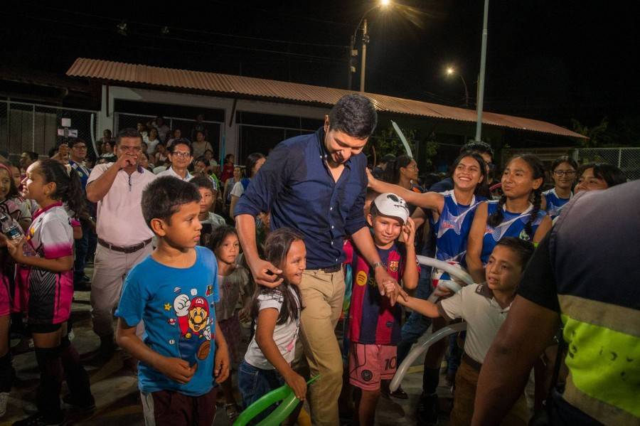 ALCALDE ROY SALDA&Ntilde;A ENTREG&Oacute; 4TO PAQUETE DE LOSAS DEPORTIVAS REFACCIONADAS