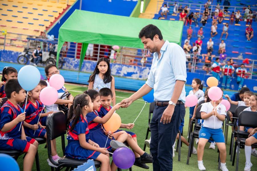 ALCALDE ROY SALDA&Ntilde;A INAUGURA ACTIVIDAD RECREATIVA POR EL D&Iacute;A INTERNACIONAL DE LOS DERECHOS DEL NI&Ntilde;O Y NI&Ntilde;A