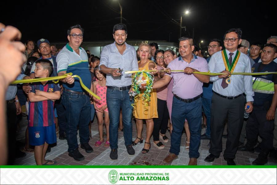 ALCALDE ROY SALDA&Ntilde;A, INAUGURA OBRA DE ADOQUINADO EN EL BARRIO MIGUEL IRIZAR