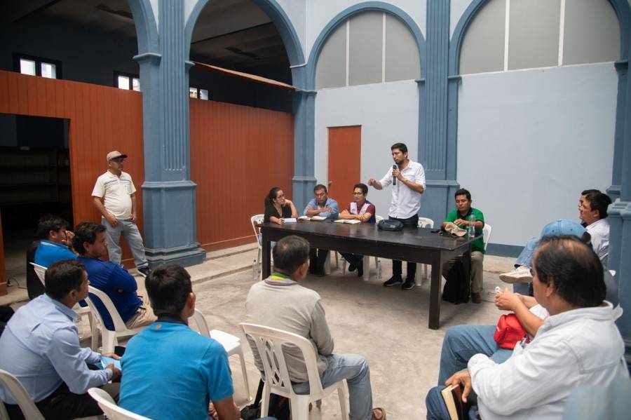 ALCALDE SE RE&Uacute;NE CON DIRIGENTES DEL EJE CARRETERO
