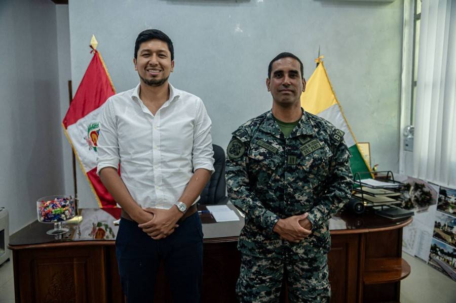 ALCALDE SOSTUVO REUNI&Oacute;N CON NUEVO JEFE DE LA CAP. DEL PUERTO DE YURIMAGUAS