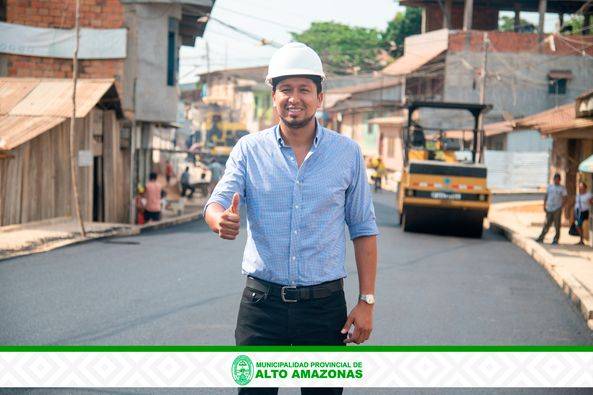 ALCALDE SUPERVISA TRABAJOS DE MEJORAMIENTO DE LA CALLE TENIENTE SECADA