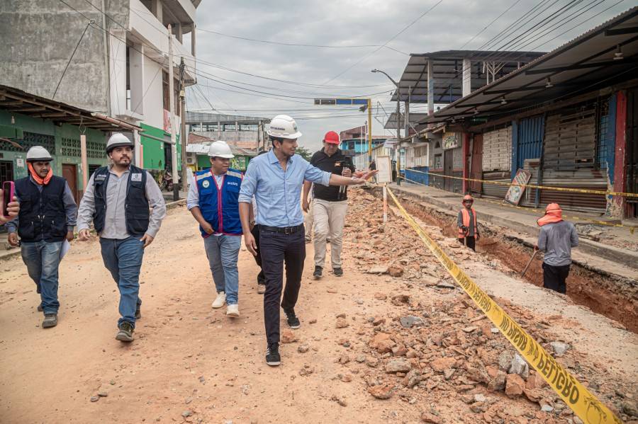 ALCALDE SUPERVIS&Oacute; ASFALTADO DE CALLE ANGAMOS Y MERCADO MORALILLOS