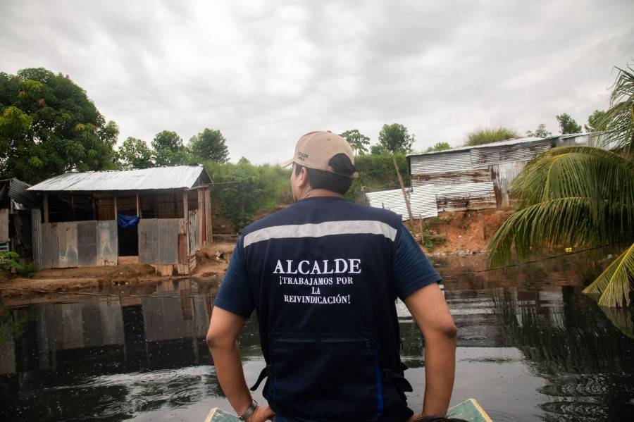 ALCALDE VISIT&Oacute; A.H. 23 DE FEBRERO INUNDADO POR DESBORDE DE AEROPUERTO