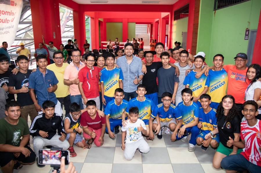 ALCALDE Y GOBERNADOR APOYAN A J&Oacute;VENES DEPORTISTAS ALTO AMAZONENSES
