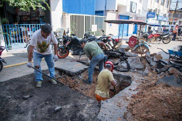 CONTINUAMOS CON EL BACHEO DE CALLES