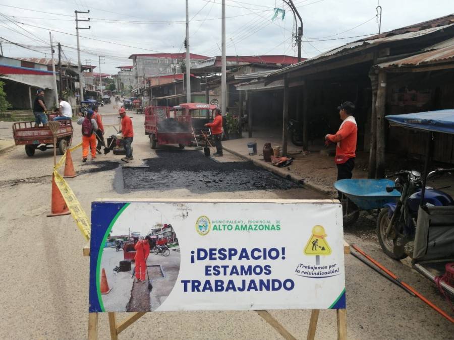 CONTINUAMOS CON EL BACHEO DE CALLES