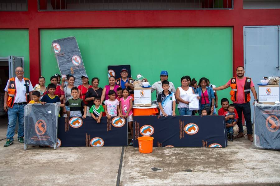DEFENSA CIVIL DE LA MPAA ENTREGA AYUDA HUMANITARIA A DAMNIFICADOS POR FUERTES LLUVIAS
