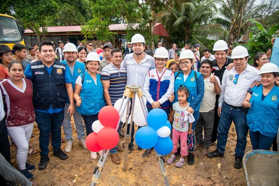 &iexcl;HOY COLOCAMOS LA PRIMERA PIEDRA PARA LA CONSTRUCCI&Oacute;N DE LA PLAZA DE PUERTO PER&Uacute;!