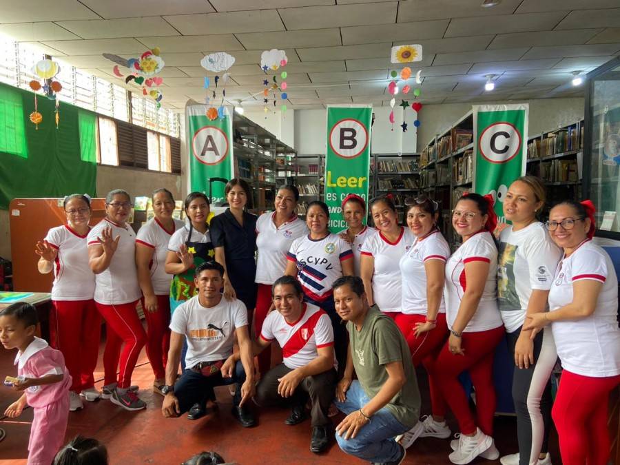 LA BIBLIOTECA MUNICIPAL RECIBE A M&Aacute;S DE 100 NI&Ntilde;OS POR EL "D&Iacute;A DEL LIBRO"
