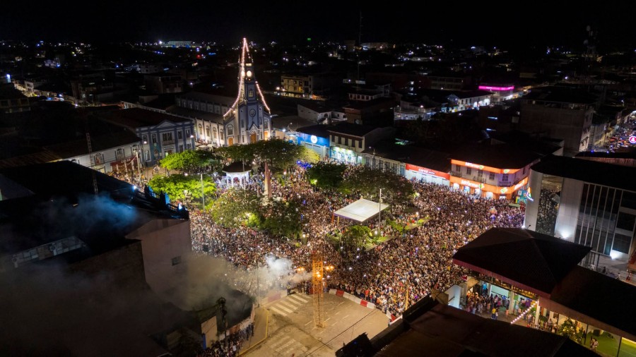 LLENO TOTAL! M&Aacute;S DE 20 MIL PERSONAS VIVIERON EL &Uacute;LTIMO PASEO DE LA VACA LOCA Y LA QUEMA DE CASTILLO