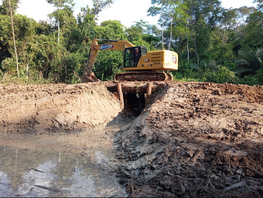 MEJORAMOS M&Aacute;S DE 5 KM. DE TROCHA EN COMUNIDAD NATIVA AMAZONAS