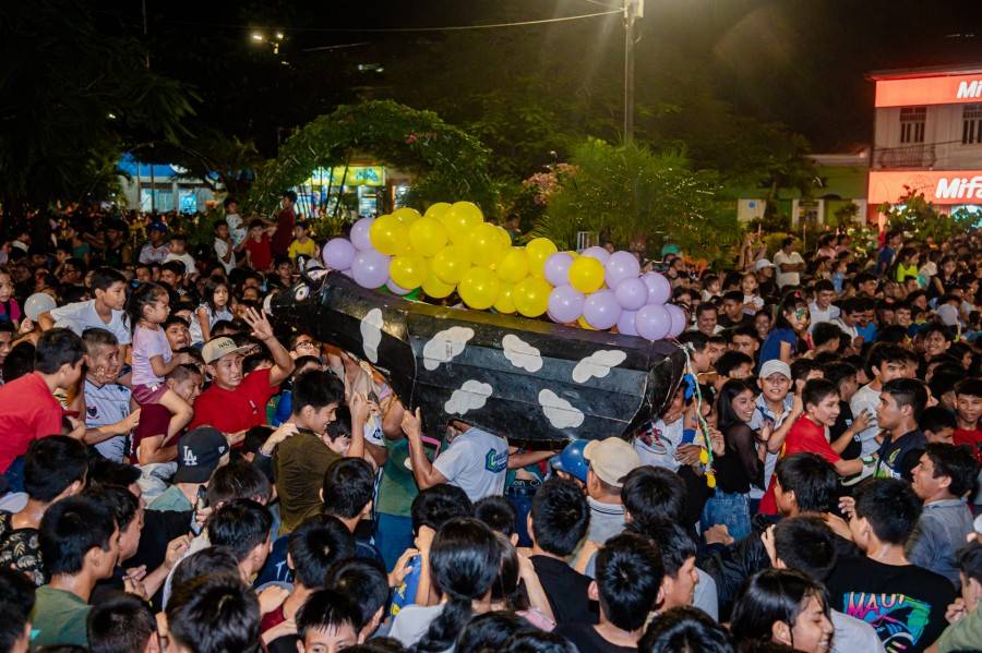 PRIMER PASEO DE VACA LOCA Y NOCHE CULTURAL POR FIESTAS PATRONALES