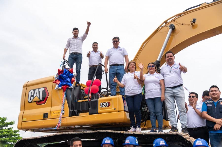 &iexcl;PROMESA CUMPLIDA! ALCALDE ROY SALDA&Ntilde;A ENTREG&Oacute; POOL DE MAQUINARIAS A LA POBLACI&Oacute;N DE ALTO AMAZONAS