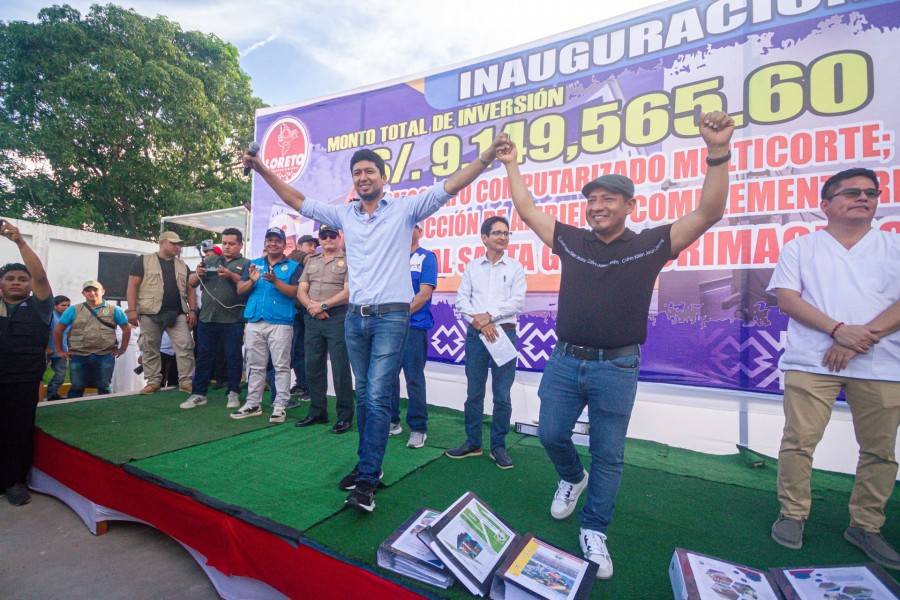 &iexcl;SHOCK DE INVERSIONES PARA ALTO AMAZONAS!: ALCALDE ROY SALDA&Ntilde;A ENTREG&Oacute; EXPEDIENTES A GOREL