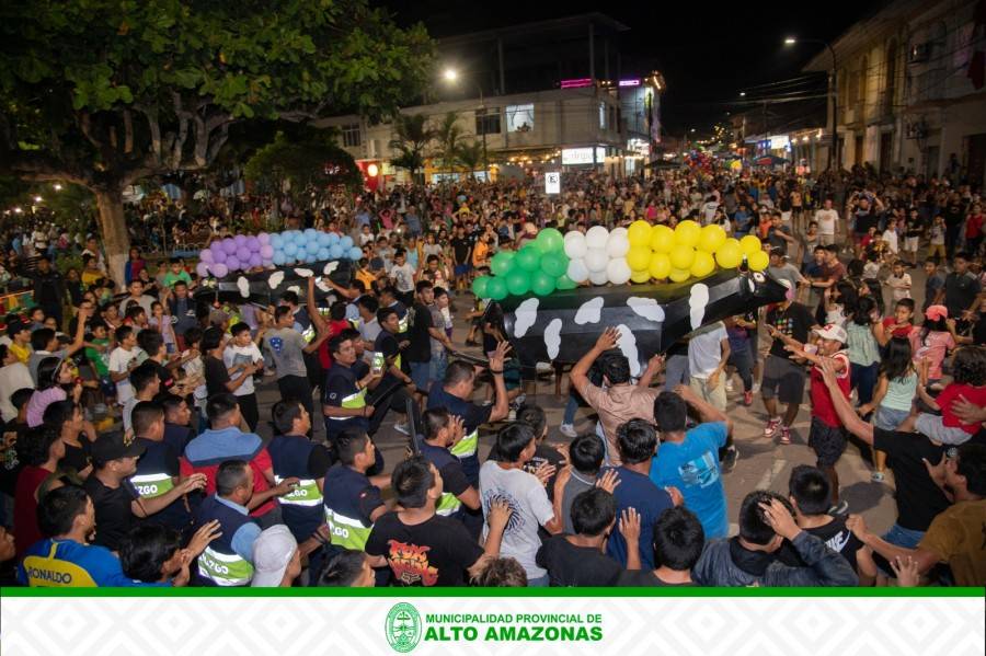 TRADICI&Oacute;N Y ALEGR&Iacute;A: NOCHES FESTIVAS CON EL PASEO DE LA VACA LOCA