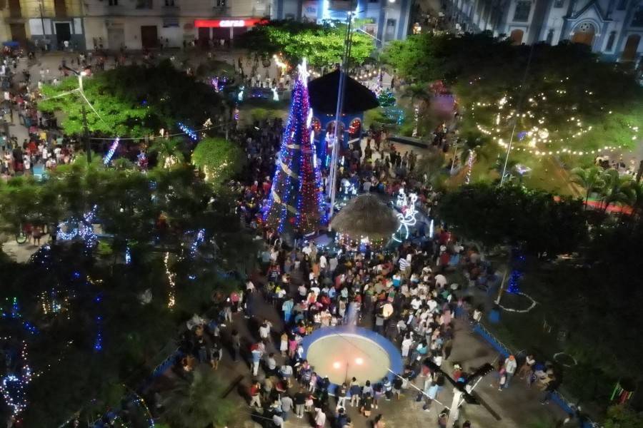 &iexcl;UN MOMENTO M&Aacute;GICO OCURRI&Oacute; EN LA PLAZA DE ARMAS DE YURIMAGUAS!